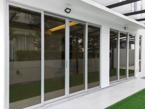 Stiker kaca rumah